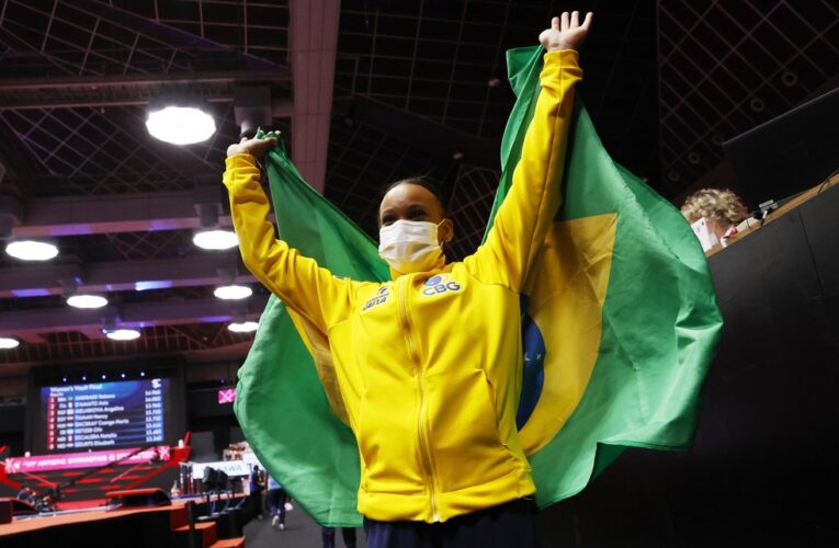 Rebeca Andrade celebra férias após medalhas no Mundial: “Ansiosa”
