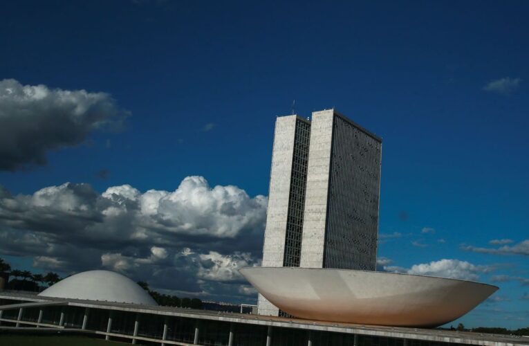 CCJ da Câmara aprova suspensão de validade de concursos na pandemia