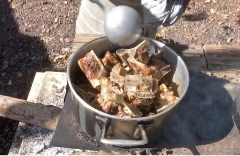 ‘Carne de ossos’: carcaça temperada, pé de galinha, pescoço e outros cortes de terceira também ficaram mais caros