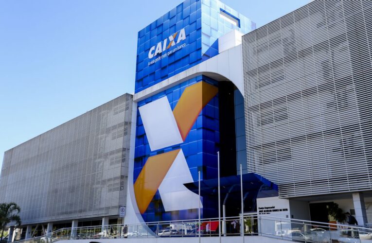 Trabalhadores nascidos em abril podem sacar auxílio emergencial