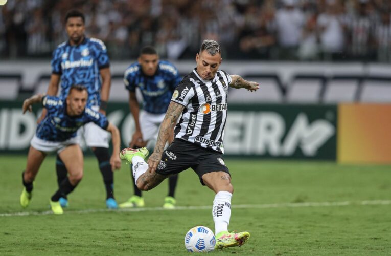 Atlético-MG afunda Grêmio e abre dez pontos na liderança do Brasileiro