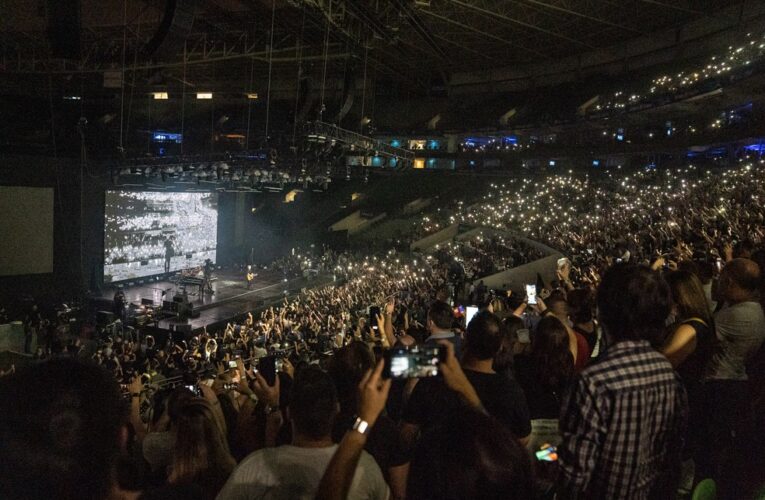 Shows em pé, baladas e 100% das torcidas nos estádios estão liberados em SP a partir desta segunda