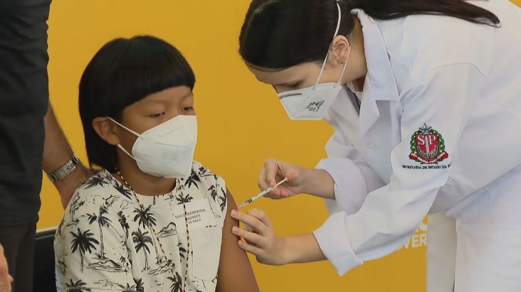 Criança indígena é primeira a ser vacinada no Brasil contra a Covid-19