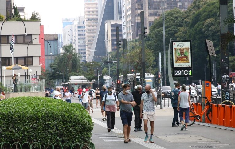 Governo de São Paulo deve flexibilizar o uso de máscaras após o Carnaval