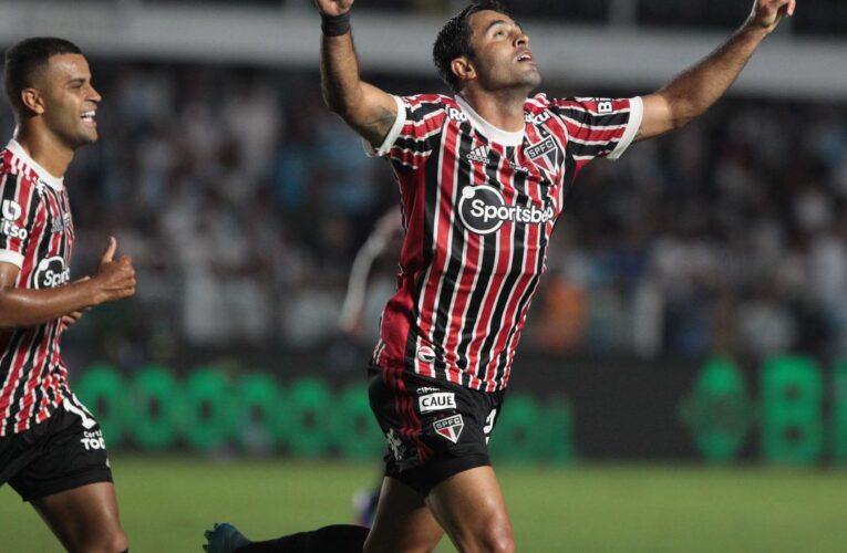 São Paulo atropela Santos e completa 4 jogos sem perder no Estadual