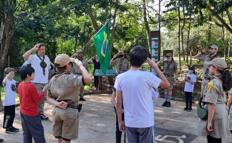 Grupo Escoteiro Padre Anchieta desenvolve ação no Parque Natural Municipal Cachoeira da Marta
