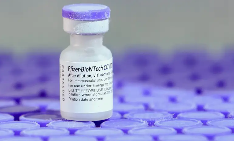 Pfizer anuncia vacinas contra Covid-19 adaptadas à Ômicron com alta resposta imune
