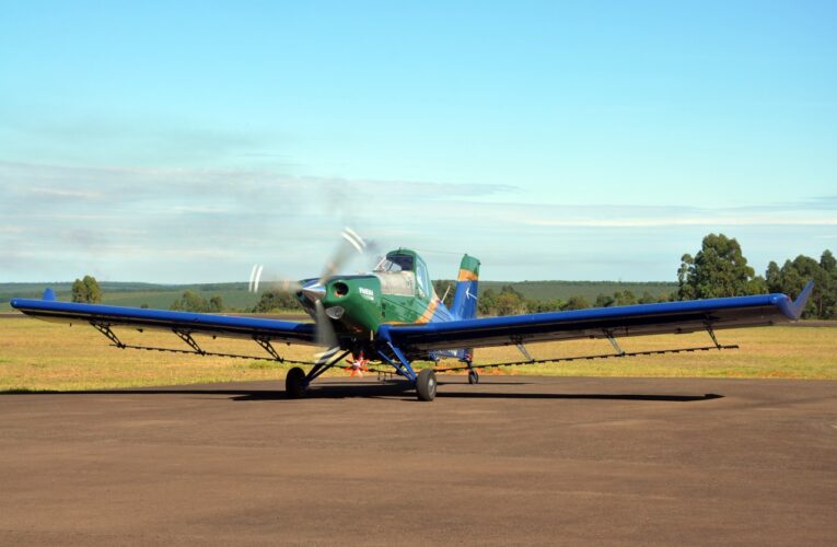 Embraer realiza em Botucatu encontro de operadores do avião agrícola Ipanema