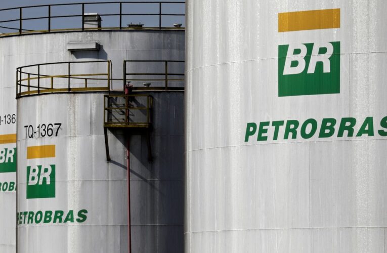 Gasolina da Petrobras fica mais barata nas refinarias a partir desta sexta