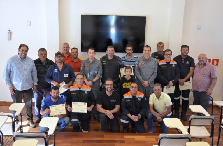 Servidores municipais recebem certificação de Brigadistas de Incêndio de Botucatu