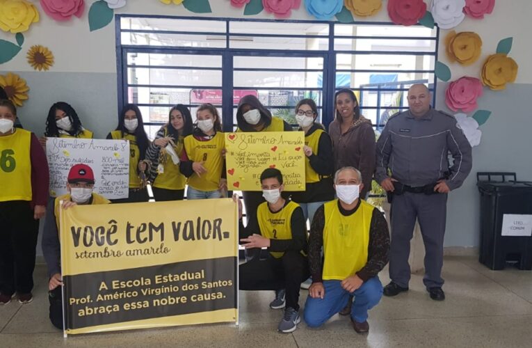 Alunos da escola Américo realizam pedágio na Campanha Setembro Amarelo