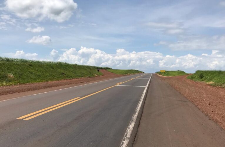 Tentativa de ultrapassagem em rodovia deixa um morto e dois feridos em São Manuel
