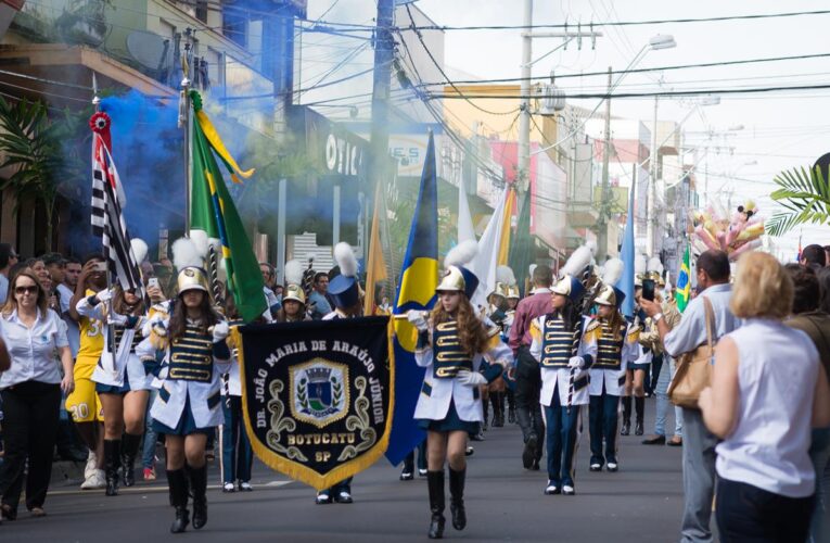 Ato cívico será em frente à Prefeitura e Desfile na Rua Amando de Barros