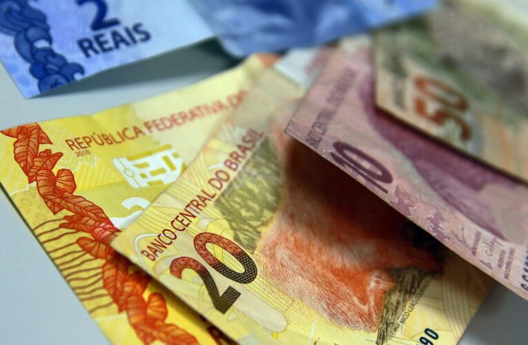 Orçamento de 2023 prevê salário mínimo de R$ 1.302
