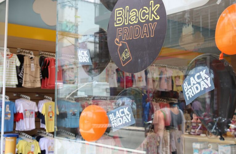 Comércio de Botucatu abre hoje até às 22 horas para a Black Friday