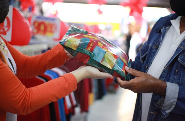 Procon orienta consumidores sobre trocas de presentes de Natal