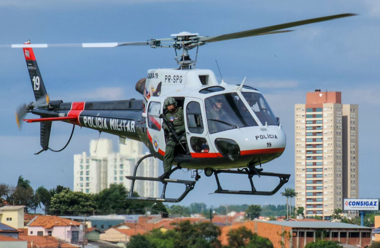 Forças de segurança fazem operação com helicóptero Águia em Botucatu