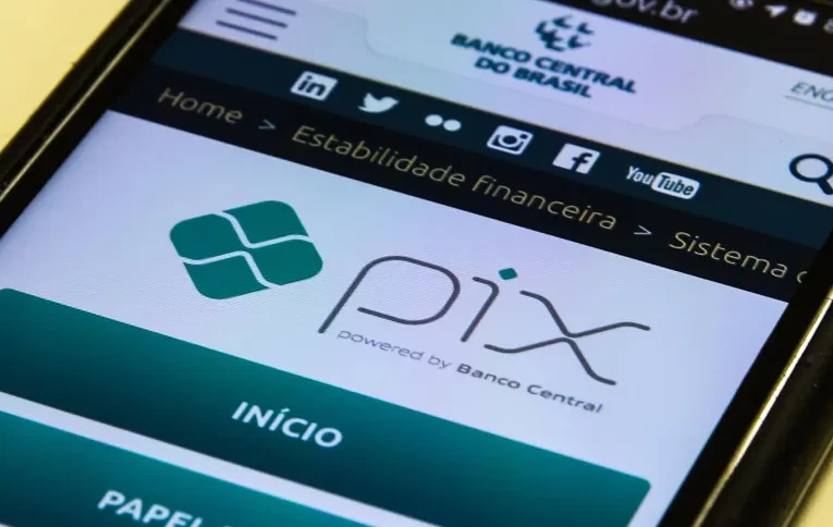 Pix é meio de pagamento mais utilizado em 2022, com 24 bi de transações, diz Febraban