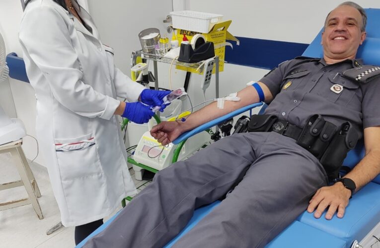 Policiais do 12º batalhão da PM em Botucatu realizam doação de sangue no HC