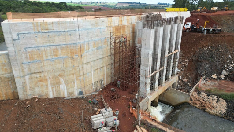 Construção de represa em Botucatu avança e mantém expectativa de funcionamento ainda em 2023