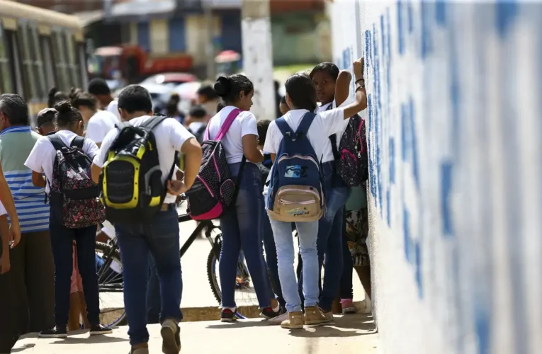 Pisa: menos de 50% dos alunos sabem o básico em matemática e ciências