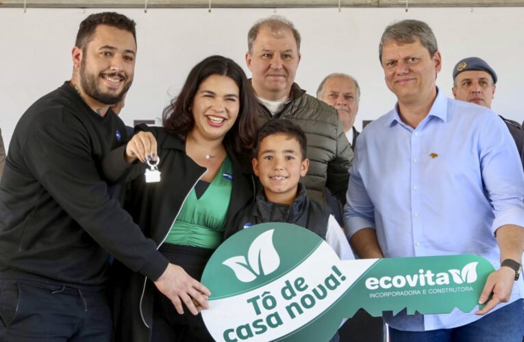 Governo de SP entrega 193 moradias subsidiadas a famílias de Botucatu