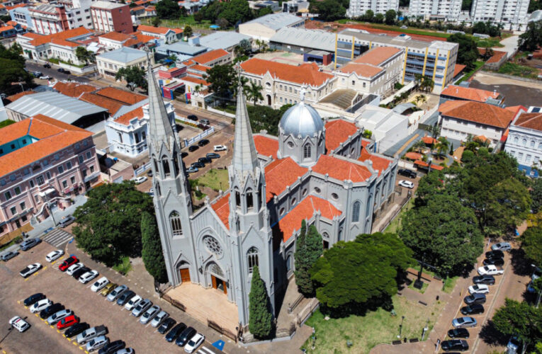 Catedral de Sant’Ana celebra 179 anos de história, fé e dedicação em Botucatu