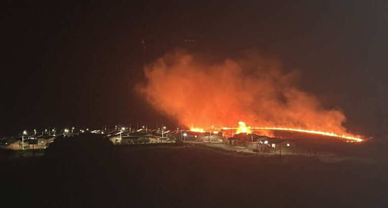 Incêndio de grandes proporções atinge bairros na zona norte de Botucatu