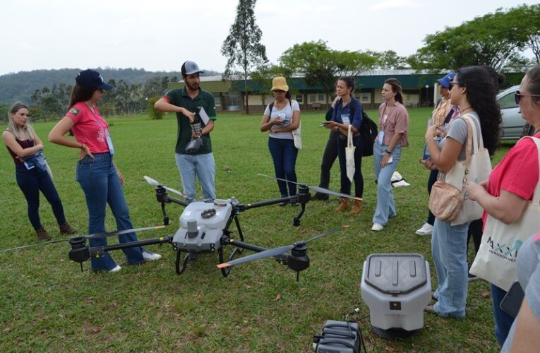 Fazenda Lageado, câmpus da Unesp, em Botucatu, sedia III Minicurso – “Drones na Agricultura para Elas”