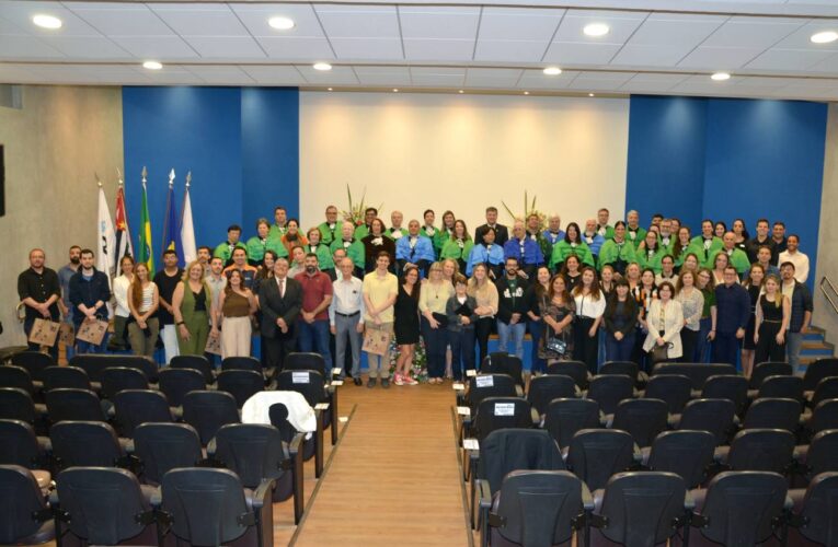 Instituto de Biociências de Botucatu celebra 62 anos com sessão solene e homenagens a servidores