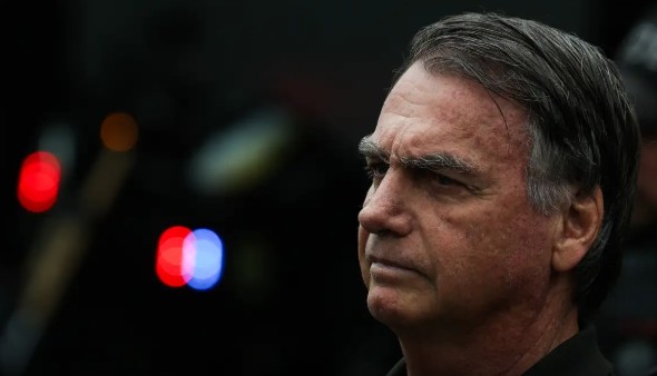 Justiça suspende benefícios vitalícios durante prisão de Bolsonaro