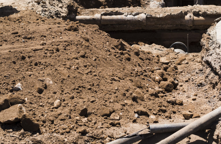 Sabesp remove 400 toneladas de resíduos no sistema de esgoto em Botucatu