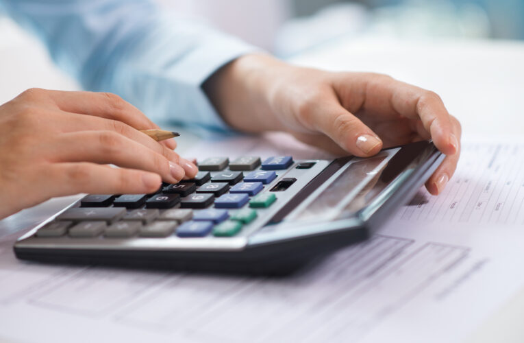 Brasil fecha 2025 com gastos de quase R$ 5 trilhões