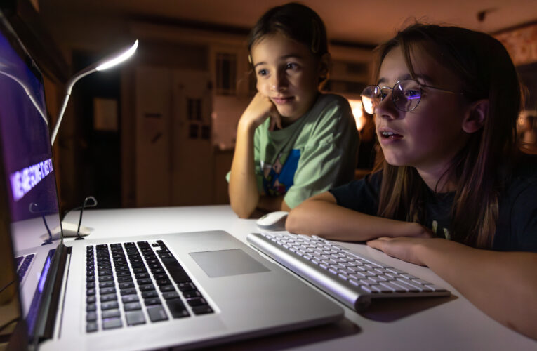 Curso de férias gratuito da USP abre inscrições para meninas aprenderem princípios de programação