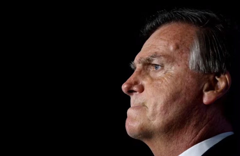 Michelle diz que Bolsonaro caiu e bateu a cabeça em cela da Polícia Federal