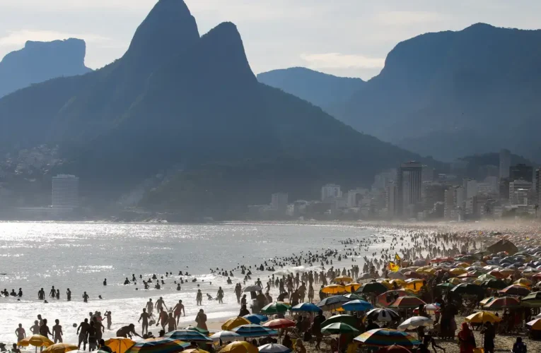 Turismo brasileiro tem faturamento recorde de R$ 185 bi em 2025