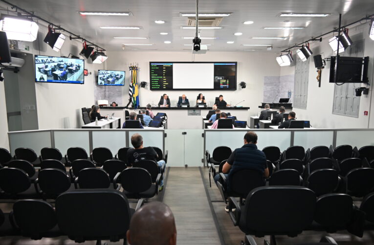 Legislativo de Botucatu retoma trabalhos de 2026 e aprova regulamentação de motorista auxiliar