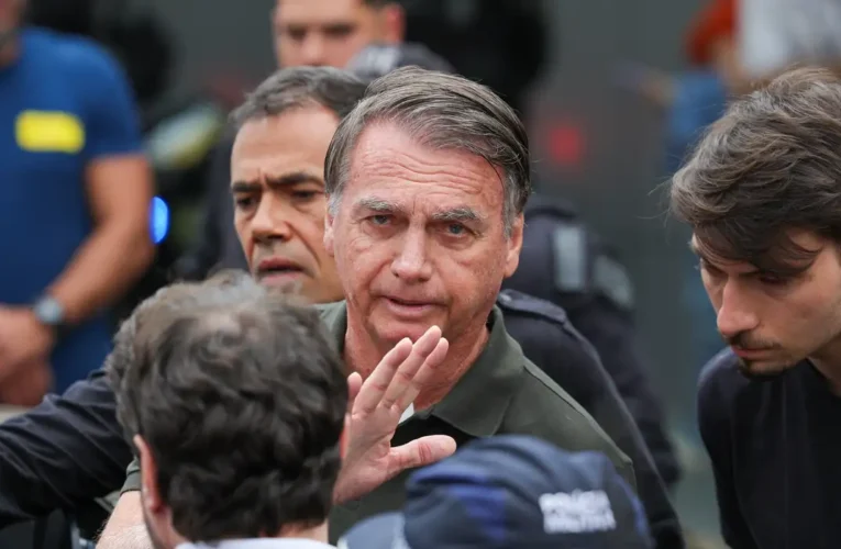 Alexandre de Moraes concede prisão domiciliar a Bolsonaro