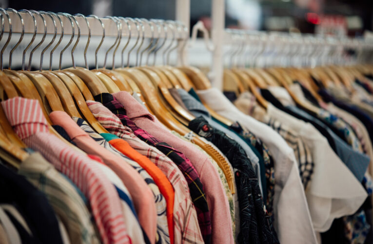 Mulheres de Fé realiza bazar beneficente com peças a partir de R$ 5 em Botucatu