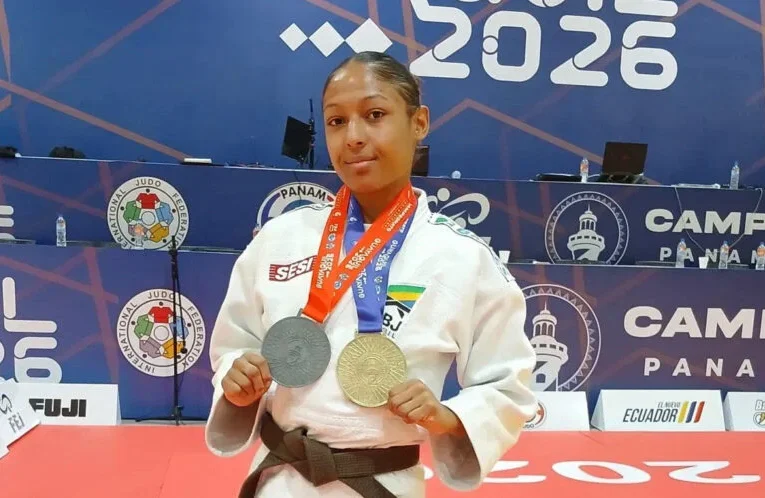 Larissa Menezes conquista ouro por equipes e prata individual no Pan de Judô