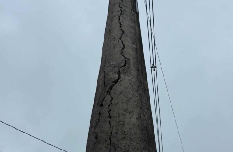 Poste deteriorado preocupa moradores da Chácara Floresta em Botucatu