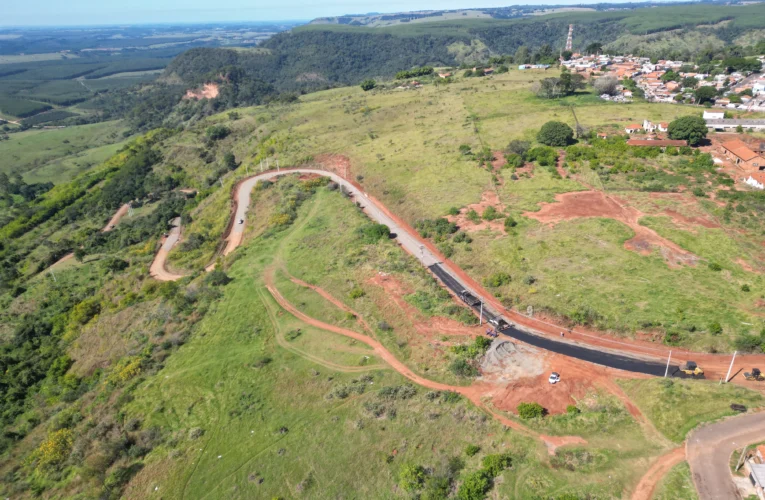 Botucatu avança na mobilidade rural com asfaltamento do Pátio 8 